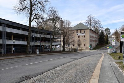 Obwohl die Bushaltestelle Gehrisch Ruh mit erneuert werden soll, bleiben das Parkhaus und auch der Gärtnerweg aus der Gegenrichtung befahrbar.
