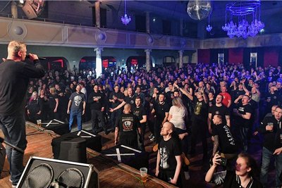 Drei Stunden lang feierten Fans und Band im "Tivoli" in Freiberg.