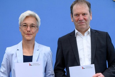 Klimaratsvorsitzender Hans-Martin Henning und Stellvertreterin Brigitte Knopf. 