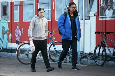 Im Januar 2015 auf dem RB-Trainingsgelände: Neuzugang Emil Forsberg (links) mit Yussuf Poulsen - beide imJugendstil mit Basecap, nach hinten aufgesetzt ...