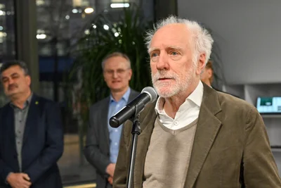 Hans Peter Kuhn ist ein international erfolgreicher Künstler und Musiker.