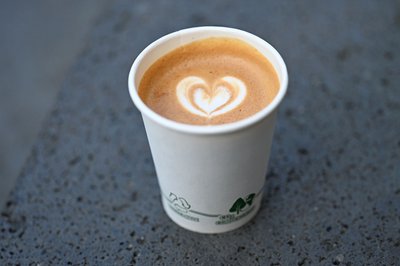 Ein Cappuccino kostet in Deutschland im Schnitt 3,57 Euro - und damit 10 Cent mehr als im vergangenen Jahr.