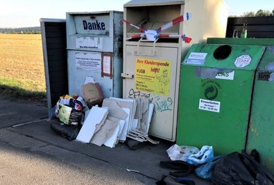 Kein Kavaliersdelikt mehr: Wer außerhalb der Wertstoffcontainer Müll abstellt, muss künftig mit einem Bußgeld rechnen.