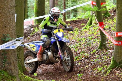 Nach seinem Ausstieg aus der diesjährigen Weltmeisterschaft hat Luca Fischeder, hier in Streitberg, in der DEM den Spaß wiedergefunden. Nun freut er sich vor allem auf die Waldpassagen bei "Rund um Zschopau".
