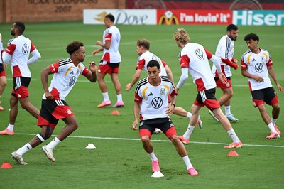 Nach intensiven Trainingseinheiten dürfen die Nationalspieler nochmal kurz regenerieren vor dem WM-Start.