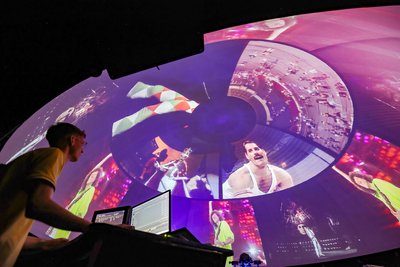 Im Minikosmos ist jetzt die Queen-Show „Heaven“ zu erleben. Über Ostern gibt es vier Vorführungen des audovisuellen Rundum-Spektakels.