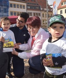 Zu den jüngsten Akteuren zählten Oeyas, 3 Jahre, und Amyas, 2 Jahre alt (rechts).