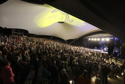 Ob es im Sommer 2021 beim geplanten Open-Air-Spektakel wohl wieder so voll im Parktheater wird wie vor Corona? Augenblicklich herrschen dort strenge Abstandsregeln. 