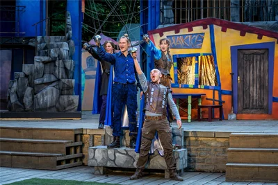 Das Stück „Die drei Musketiere“ führte das Theater dieses Jahr als Sommertheater auf der Küchwaldbühne auf. Das Theater kritisiert die Lautstärke des Ballonfestes.