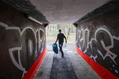 Durch den Tunnel erreichen die Fans in den Play-offs vom Eingang Ost das Kunsteisstadion im Sahnpark. Der Zugang ist erstmals seit rund 15 Jahren wieder geöffnet.