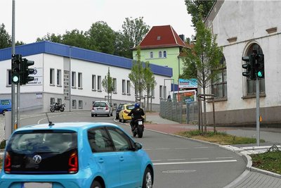 Fußgänger und Radler kommen nun sicherer über die Glauchauer Landstraße.
