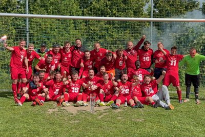 Jubel beim TSV Ifa: Die Mannschaft ist Kreismeister in Chemnitz und steigt in die Landesklasse auf.