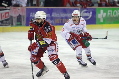 Stürmer Ladislav Zikmund (rechts) trägt immer einen Bart. In den Play-offs lassen auch seine Teamkollegen die Haare wachsen.