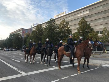 Reiter sind ebenfalls im Einsatz.