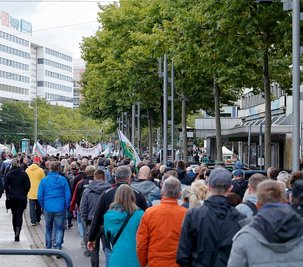 Tausende nahmen am Montag am Aufzug teil. 