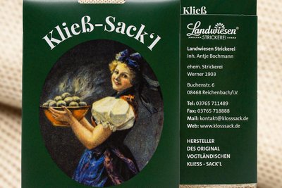 Der „Kließ-Sack‘l“ wird inklusive Banderole und Kloßrezept verkauft.