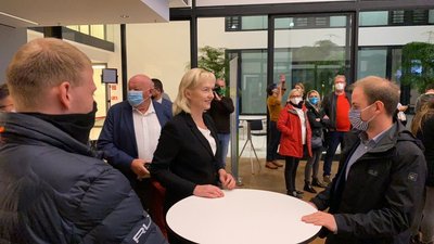 Baubürgermeisterin Kathrin Köhler (2. v. l.) bei der Wahlpräsentation im Bürgersaal.