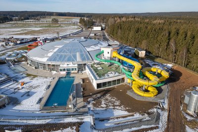 Mit Freunden hatte Max Schäfer Mitte Februar das Freizeitbad Greifensteine besucht. Doch ein versuchter Rückwärts-Salto im Außenbecken missglückte.