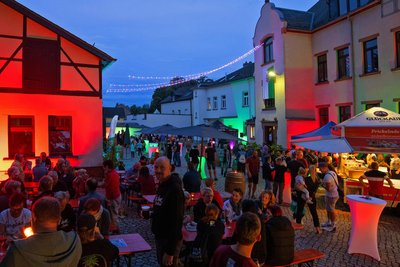 Beim „Lungscher Loungeabend" wird der Rathaushof bunt und gut bevölkert sein.