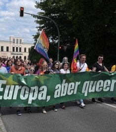 In Stollberg hat am Samstagnachmittag der erste Christopher Street Day im Erzgebirge stattgefunden.
