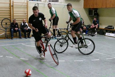 Ihren Heimvorteil wussten Philipp Vogel (r.) und Ronny Dornberger zu nutzen. Mit Platz 2 bei der Vorrunde in eigener Halle qualifizierten sich die Lippersdorfer fürs Viertelfinale des Deutschlandpokals.