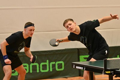 Leon Schubert (l.) und Erik Balazs sind mit dem SV Muldental Wilkau-Haßlau weiter auf Aufstiegskurs.