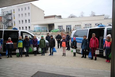 Einsatz der besonderen Art: Beamte der Chemnitzer Polizei rückten aus, um sich Geschenke abzuholen.