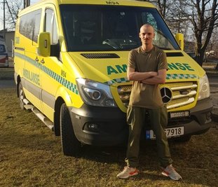 Julius Schneider transportiert Hilfsgüter in die Ukraine und nimmt auf dem Rückweg Flüchtlinge mit nach Polen. 