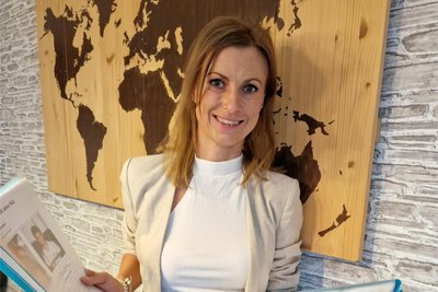 Von Reichenbach in die Welt. Mandy Wolf-Sprenger hat von den Teilnehmern des Treffens Steckbriefantworten auf alle möglichen ernsten und nicht ganz ernst gemeinten Fragen bekommen. Die Ergebnisse werden am Samstag beim Feiern im „Schönbrunn" auf den Tischen liegen - und für Gesprächsstoff sorgen.