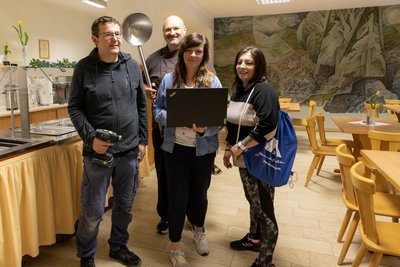 Freuen sich auf viele Gäste zum Tag der offenen Tür am Sonntag in der Jugendherberge in Neudorf: Jens Zschocke, Andreas Ranck, Romy Fritzsche und Veronika Perankova (von links).