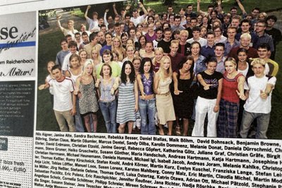 Alle Schüler, alle Namen. Im Rahmen einer Anzeigenveröffentlichung von „Freie Presse“ 2003 erschien auch dieses Abschlussfoto des Jahrgangs.