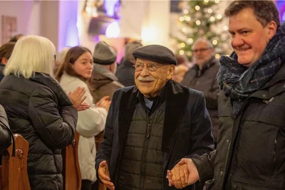Giora Feidman am Donnerstagabend nach seinem Konzert in der Plauener Lutherkirche.
