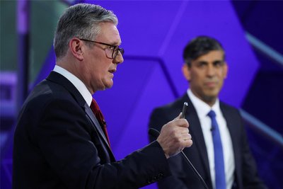 Labour-Chef Keir Starmer (links) und Premier Rishi Sunak bei einer TV-Debatte. Starmer könnte Sunak laut Umfragen ablösen.