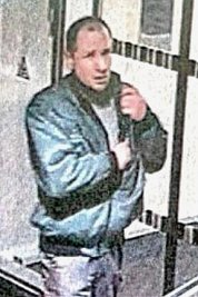 Wer kennt diesen Mann? Er soll in der Nacht zum 14. März in der Plauener Innenstadt randaliert haben. 