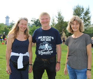 Ingrid und Gerd Kämpf sowie Silke Dämlow (von links) gehören zu den Gründern des Joel-Vereins vor 30 Jahren. 