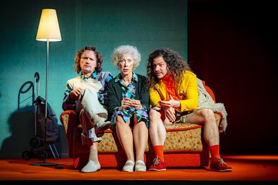 „Spardiktat“: Patrick Bartsch (links) gehört in der neuen Spielzeit nicht mehr zum Ensemble, wird aber als Gast am Haus spielen. Gerade feierte er erst im Stück „Maria Luisa“ Premiere.