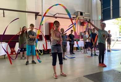 Zum Festakt anlässlich der Gründung der Energieversorgung Rochlitz GmbH (EVR) vor 30 Jahren gestaltete die Klasse 4 b der Rochlitzer Regenbogen-Grundschule ein kurzes Programm.