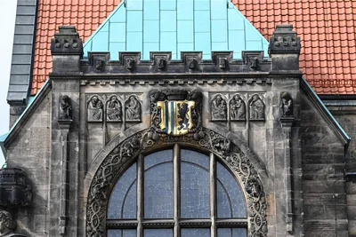Das Rathaus hatte die Beschäftigten in den Kitas, darunter auch Hausmeister, aufgefordert, das Führungszeugnis zu beantragen.