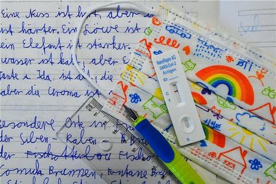 Testen, testen, testen: An Sachsens Schulen gibt es immer mehr Coronafälle. Über Schließungen wird noch im Einzelfall entschieden.