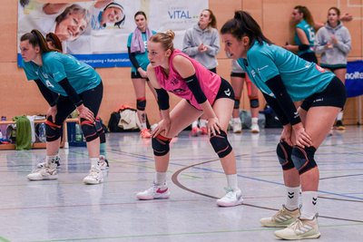 Gute Mischung: Anna-Maria Nitsche (links) und Kapitänin Anna Zywietz (rechts) gehören zu den erfahrenen Spielerinnen des CVV, Svea Koch (Mitte) ist eines der Talente aus dem eigenen Verein.