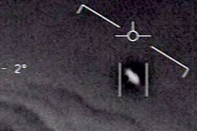 Dieses unidentifizierte Flugobjekt wurde von Piloten der US-Marine mit einem Nachtsichtgerät entdeckt. 