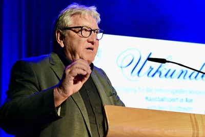 Auch Lutz Lorenz, 14 Jahre Präsident des EHV Aue, hat die Ehrenmitgliedschaft erhalten.