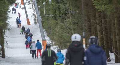 Der Lift an der Himmelsleiter ist bei guten Schneeverhältnissen stark frequentiert. Deshalb möchte die Fichtelberg Schwebebahn GmbH unter anderem dort gern einen neuen Lift errichten.