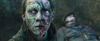 Das Böse macht ein freundliches Gesicht: Felix Kammerer als Paul Bäumer in einer Szene des Films "Im Westen nichts Neues".