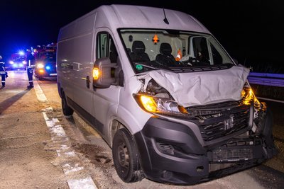 Ein Leichtverletzter und Sachschaden in fünfstelliger Höhe sind das Ergebnis eines Unfalls am Montagabend auf der A 72.
