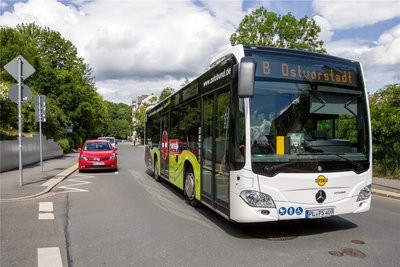 Wegen der Sperrung der Fahrbahn auf der im Bau befindlichen Elsterbrücke starten die Stadt- wie auch die Nachtbusse ab Montag nicht mehr wie gewohnt am Tunnel.