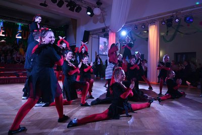 Die Flying Dancers vom Faschingsclub Penig treten beim Jugendfasching auf.
