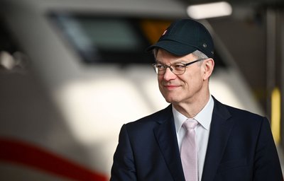 Bundesverkehrsminister Schnieder (CDU) weist die Kritik der Ost-Regierungschefs zurück. (Archivbild)