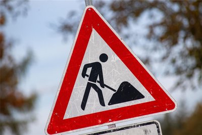 In Glauchau-Rothenbach wird die Rothenbacher Straße fünf Tage lang wegen Bauarbeiten gesperrt.