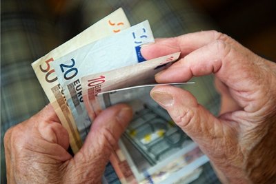 Nach einem langen Arbeitsleben ohne Abschläge früher in Rente gehen: Das machen immer mehr Menschen. Für viele Firmen und die Rentenversicherung könnte das zum Problem werden. 